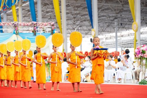 ภาพ No.153155:พิธีมุทิตาสักการะ พระภิกษุ-สามเณร ผู้สอบไล่ได้เปรียญธรรม ประโยค 1-2 ถึงประโยค ป.ธ.9 และบาลีศึกษา ประโยค1-2 ถึง บ.ศ.9 , พิธีมอบดวงแก้วสามเณรผู้ทรงบาลีไวยากรณ์ วัดพระธรรมกาย และ ศูนย์ส่งเสริมศีลธรรมในประเทศและต่างประเทศ วันอาทิตย์ที่ 8 กันยายน พ.ศ.2567