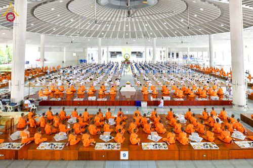 ภาพ No.214701:วันเสาร์ที่ 5 เมษายน พ.ศ. 2568 พิธีถวายภัตตาหารเมนูสวรรค์ "เพื่อการบรรลุธรรม" ณ หอฉันคุณยายอาจารย์ฯ วัดพระธรรมกาย