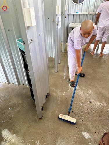 ภาพ No.133402:พิธีขอขมารับผ้าไตร, พิธีบรรพชาสามเณร, สามเณรออกบิณฑบาต ในโครงการบรรพชาสามเณร ฟื้นฟูพระพุทธศาสนาทั่วไทย  ณ ศูนย์ปฏิบัติธรรม และอบรมเยาวชนเมืองยะลา วันที่ 3 เมษายน พ.ศ. 2567