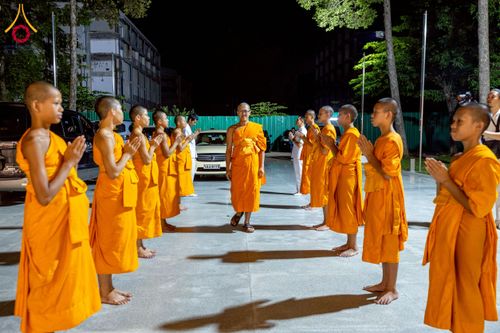 ภาพ No.231206:วันพฤหัสบดีที่ 3 กรกฏาคม พ.ศ. 2568 พิธีมุทิตาสักการะพระภิกษุนาคหลวง พระมหาพนาวัฒน์ ธมฺมนฺตคามี (จันทร์เผือก) เปรียญธรรม ๙ ประโยค ณ วัดพระธรรมกาย ปทุมธานี