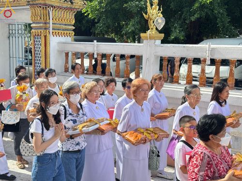 ภาพ No.171865:พิธีทอดกฐิน ณ วัดน้อยนางหงษ์ แขวงบางยี่ขัน เขตบางพลัด กรุงเทพฯ ในโครงการกฐินสามัคคีทั่วไทย 30,000 วัด บูชาธรรม 80 ปี หลวงพ่อธัมมชโย โดยคณะศิษยานุศิษย์วัดพระธรรมกาย วันที่ 26 ตุลาคม พ.ศ. 2567