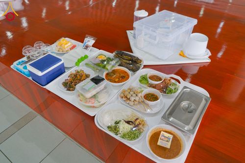 ภาพ No.243802:วันที่ 6 กันยายน พ.ศ. 2568 พิธีถวายภัตตาหารเมนูสวรรค์ เพื่อการบรรลุธรรม ณ หอฉันคุณยายอาจารย์ฯ วัดพระธรรมกาย