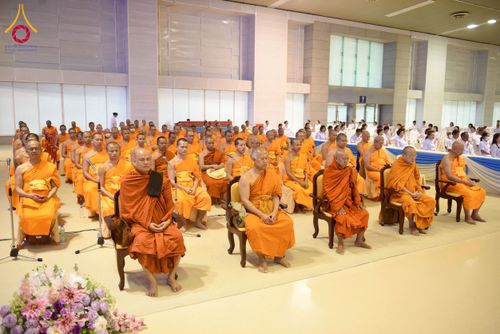 ภาพ No.232111:วันอาทิตย์ที่ 6 กรกฏาคม พ.ศ. 2568 พิธีมอบโล่เกียรติคุณ สวดธัมมจักกัปปวัตตนสูตร และรางวัลโครงการผู้นำแสงสว่างออนไลน์ ณ ห้องแก้วสารพัดนึก1 สภาธรรมกายสากล วัดพระธรรมกาย