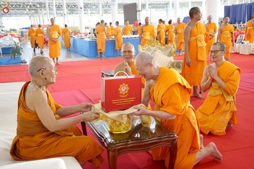 ภาพ No.235893:วันที่ 3 สิงหาคม พ.ศ. 2568 ภาพบรรยากาศ การต้อนรับปฎิสันถาร ของคณะสงฆ์ ในวันสมาธิโลก พิธีถวายมหาสังฆทาน 2,000 กว่าวัด ณ วัดพระธรรมกาย