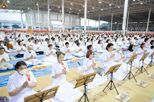 ภาพ No.188129:พิธีถวายภัตตาหารเป็นสังฆทาน แด่พระธรรมยาตรา ในโครงการธรรมยาตรา กตัญญูบูชา มหาปูชนียาจารย์ พระมงคลเทพมุนี(สด จนฺทสโร) พระผู้ปราบมาร อนุสรณ์สถาน 7 แห่ง ปีที่ 13 ณ สภาธรรมกายสากล วัดพระธรรมกาย วันที่ 2 มกราคม พ.ศ. 2568