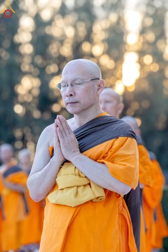 ภาพ No.186884:พระธรรมยาตราปฏิบัติธรรม และถ่ายภาพหมู่ประวัติศาสตร์ ปีที่ 13 ณ ลานทิศตะวันออก มหาวิหารพระมงคลเทพมุนี วัดพระธรรมกาย จ.ปทุมธานี วันเสาร์ที่ 28 ธันวาคม พ.ศ. 2567