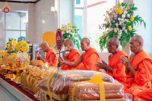 ภาพ No.183238:พิธีทอดกฐิน ณ วัดธรรมคุณาราม กรุงเทพมหานคร ในโครงการทอดกฐินสามัคคีทั่วไทย 30,000 วัด บูชาธรรม 80 ปี หลวงพ่อธัมมชโย โดยคณะศิษยานุศิษย์วัดพระธรรมกาย วันที่ 20 ตุลาคม พ.ศ. 2567