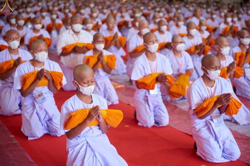 ภาพ No.67962:พิธีบรรพชาสามเณรธรรมทายาท ณ บรมพุทโธ ประเทศอินโดนีเซีย วันที่ 17 ธันวาคม พ.ศ. 2565