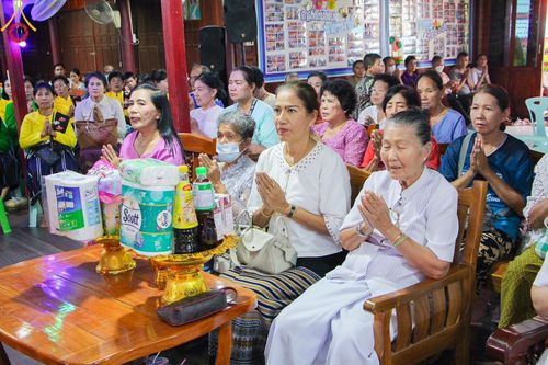 ภาพ No.172618:พิธีทอดกฐิน ณ วัดเฟื้อสุธรรม จ.เพชรบุรี ในโครงการกฐินสามัคคีทั่วไทย 30,000 วัด บูชาธรรม 80 ปี หลวงพ่อธัมมชโย โดยคณะศิษยานุศิษย์วัดพระธรรมกาย วันที่ 27 ตุลาคม พ.ศ. 2567