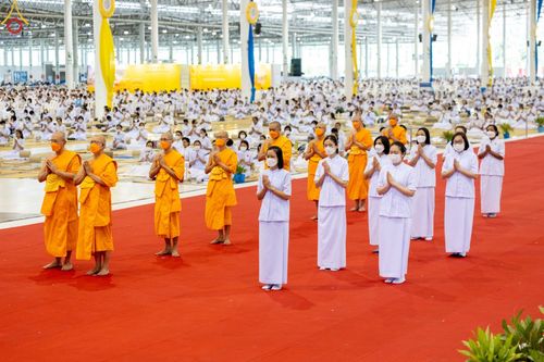 ภาพ No.83781:พิธีมอบโล่เกียรติยศ โครงการผู้นำแสงสว่างออนไลน์ ประจำปี 2565 ในวันอาทิตย์ที่ 2 กรกฎาคม พ.ศ. 2566 ณ วัดพระธรรมกาย