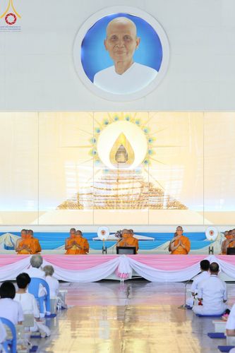 ภาพ No.102353:พิธีถวายอุปกรณ์ทำความสะอาด ณ บ้านแก้วเรือนทองคุณยายอาจารย์ฯ วัดพระธรรมกาย วันเสาร์ที่ 16 ธันวาคม พ.ศ. 2566