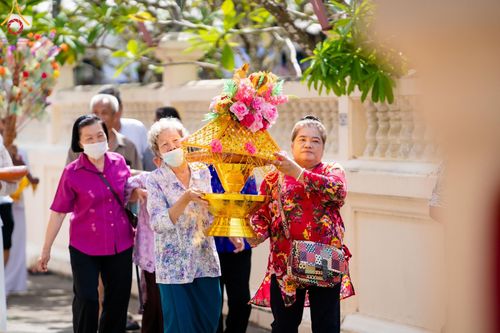 ภาพ No.170807:พิธีทอดกฐิน ณ วัดคูหาสวรรค์ จ.ราชบุรี ในโครงการกฐินสามัคคีทั่วไทย 30,000 วัด บูชาธรรม 80 ปี หลวงพ่อธัมมชโย โดยคณะศิษยานุศิษย์วัดพระธรรมกาย วันที่ 27 ตุลาคม พ.ศ. 2567