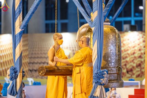 ภาพ No.100086:พิธีฉลองชัย สวดมนต์บทธัมมจักกัปปวัตนสูตร 5,899,999,999 จบ ณ มหารัตนวิหารคด วัดพระธรรมกาย วันจันทร์ที่ 27 พฤศจิกายน พ.ศ. 2566