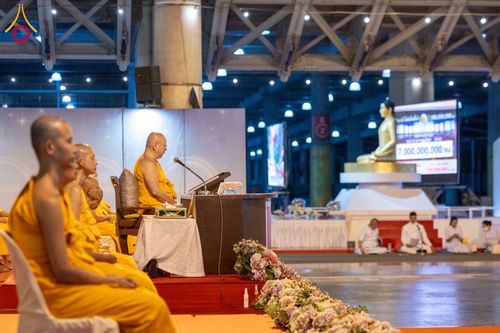 ภาพ No.187580:พิธีฉลองชัยสวดมนต์บทธัมมจักกัปปวัตนสูตร 7,000,000,000 จบ และพิธีสวดมนต์ข้ามปี วันที่ 31 ธันวาคม พ.ศ. 2567 ถึงวันที่ 1 มกราคม พ.ศ. 2568 ณ มหารัตนวิหารคด วัดพระธรรมกาย จ.ปทุมธานี