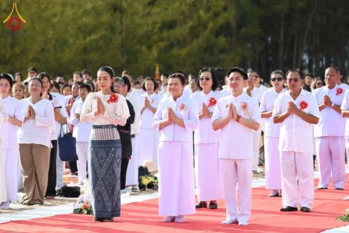 ภาพ No.162049:พิธีโปรยรัตนชาติ ลานอเนกประสงค์พญานาค 4 ตระกูล วันพฤหัสบดีที่ 17 ตุลาคม พ.ศ. 2567 ณ พุทธอุทยานนานาชาติ จังหวัดหนองคาย