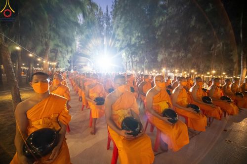 ภาพ No.107335:พิธีตักบาตรพระธรรมยาตราฯ ในโครงการธรรมยาตรากตัญญูบูชา มหาปูชนียาจารย์ พระมงคลเทพมุนี(สด จนฺทสโร) พระผู้ปราบมาร ปีที่ 12 ณ อนุสรณ์สถานมหาวิหารพระมงคลเทพมุนี อ.สองพี่น้อง จ.สุพรรณบุรี วันที่ 7 มกราคม พ.ศ. 2567