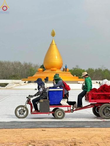 ภาพ No.128596:V.33 รวมพลังเพื่อบางกล่ำ การเตรียมงานของเจ้าหน้าที่หน่วยงานต่างๆ เพื่องานธรรมยาตราอัญเชิญพระบรมสารีริกธาตุ ประดิษฐาน ณ มหารัตนเจดีย์สิริปทุมสวรรค์ (เจดีย์อริยพุทธะ 5 พระองค์) ศูนย์ปฏิบัติธรรมภาคใต้ อ.บางกล่ำ จ.สงขลา ระหว่างวันที่ 9-10 มีนาคม พ.ศ. 2567