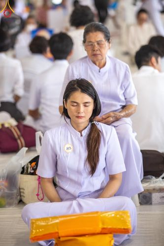 ภาพ No.133866:พิธีขอขมามอบผ้าไตร โครงการบรรพชาสามเณร ศูนย์อบรมวัดพระธรรมกาย ณ วัดพระธรรมกาย วันเสาร์ที่ 6 เมษายน พ.ศ. 2567