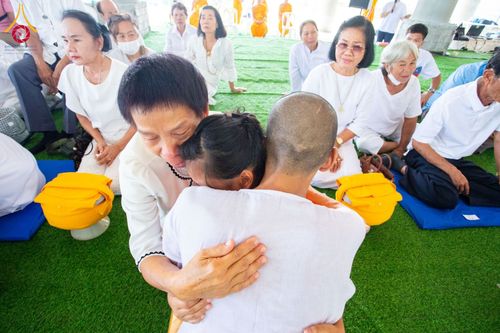 ภาพ No.181493:พิธีขอขมาผู้ปกครอง, พิธีมอบบาตรผ้าไตร, พิธีบรรพชาสามเณร โดยพระครูวิบูลย์เจติยาทร รองเจ้าคณะจังหวัดลำพูน ณ ธุดงคสถานลำพูน ต.เหล่ายาว  อ.บ้านโฮ่ง จ.ลำพูน วันที่ 5 ธันวาคม พ.ศ. 2567