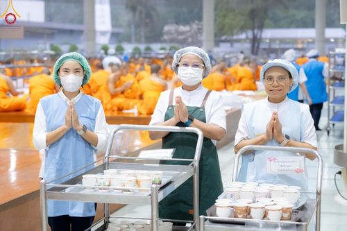 ภาพ No.205641:พิธีสวดพระพุทธมนต์ และถวายภัตตาหารเมนูสวรรค์แด่พระภิกษุ สามเณร วันจันทร์ที่ 3 กุมภาพันธ์ พ.ศ. 2568 ณ หอฉันคุณยายอาจารย์ฯ วัดพระธรรมกาย