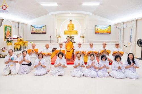 ภาพ No.144967:พิธีบรรพชา และอุปสมบท ธรรมทายาท โดยมี พระเดชพระคุณพระธรรมรัตนาภรณ์ เป็นพระอุปัชฌาย์ ยังความปลื้มปิติใจให้แก่ผู้ปกครอง และคณะญาติมิตร ณ วัดพระธรรมกายนิวเจอร์ซี  ประเทศสหรัฐอเมริกา