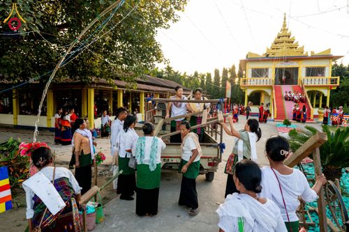 ภาพ No.176133:พิธีทอดกฐินสมทบ โดยมูลนิธิธรรมกาย ในนามหลวงพ่อธัมมชโย ณ วัดสัทธนารามา บานา วิหาร เมืองไดยุน รัฐอรุนาจาลประเทศ ประเทศอินเดีย วันที่ 15 พฤศจิกายน พ.ศ. 2567