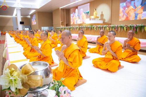 ภาพ No.206850:พิธีถวายโคมมาฆประทีป น้อมถวายเป็นพุทธบูชา แด่คณะพระภิกษุ สามเณร วัดพระธรรมกาย วันอาทิตย์ที่ 9 กุมภาพันธ์ พ.ศ. 2568 ณ ห้องแก้วสารพัดนึก 2 สภาธรรมกายสากล วัดพระธรรมกาย จังหวัดปทุมธานี