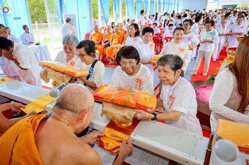 ภาพ No.272642:วันที่ 1 พฤศจิกายน พ.ศ. 2568 พิธีทอดกฐินสามัคคีทั่วไทย ณ วัดศรีวรรณวนาราม ต.คลองสาม อ.คลองหลวง จ.ปทุมธานี โดยคณะศิษยานุศิษย์ บูชาธรรม 81 ปี หลวงพ่อธัมมชโย