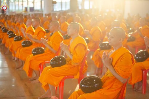 ภาพ No.177535:พิธีตักบาตรและพิธีบูชาข้าวพระ ในวันอาทิตย์ต้นเดือนที่ 1 ธันวาคม พ.ศ. 2567 ณ สภาธรรมกายสากล วัดพระธรรมกาย