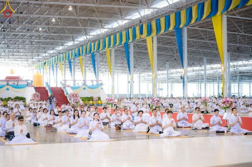 ภาพ No.148889:พิธีปฎิบัติธรรมและ พิธีจุดเทียนใจ ไฟนิรันดร์ อนันตชัย วันอาทิตย์ที่ 11 สิงหาคม พ.ศ. 2567 วัดพระธรรมกาย จ.ปทุมธานี