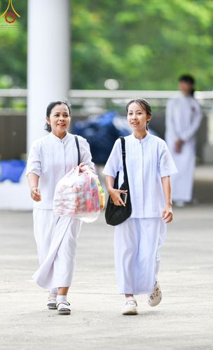 ภาพ No.139024:พิธีตักบาตร , พิธีบูชาข้าวพระ ณ ห้องแก้วสารพัด 1 สภาธรรมกายสากล วัดพระธรรมกาย วันอาทิตย์ต้นเดือนที่ 2 มิถุนายน พ.ศ. 2567