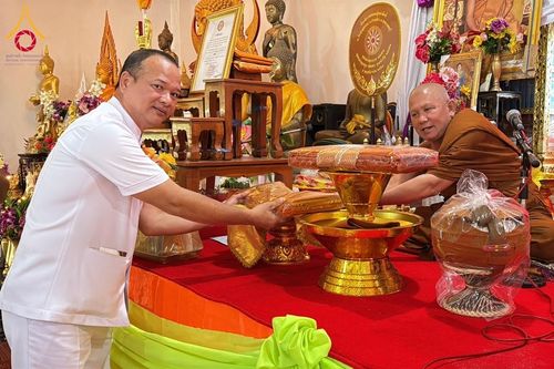 ภาพ No.182502:พิธีทอดกฐิน ณ วัดทุ่งมะกอก จ.สุพรรณบุรี  ในโครงการทอดกฐินสามัคคีทั่วไทย 30,000 วัด บูชาธรรม 80 ปี หลวงพ่อธัมมชโย โดยคณะศิษยานุศิษย์วัดพระธรรมกาย วันที่ 10 พฤศจิกายน พ.ศ. 2567