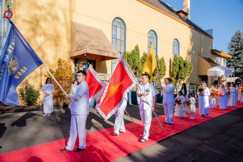 ภาพ No.100907:พิธีทอดกฐินบรมจักรพรรดิสร้างทุกสิ่ง ณ วัดพระธรรมกายออเรกอน ประเทศสหรัฐอเมริกา  วันอาทิตย์ ที่ 26 พฤศจิกายน พ.ศ. 2566
