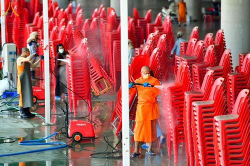 ภาพ No.213332:วันที่ 11-28 มีนาคม พ.ศ. 2568 เจ้าหน้าที่ และอาสาสมัคร เตรียมงานบุญวันคุ้มครองโลก ณ วัดพระธรรมกาย