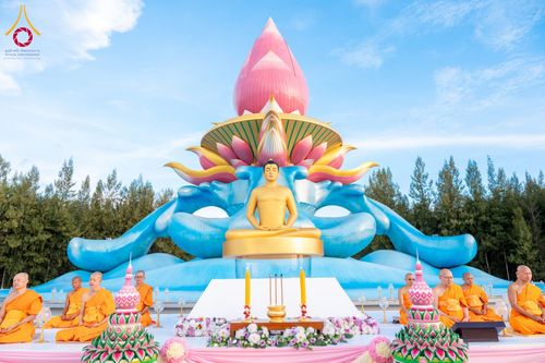 ภาพ No.162231:พิธีจุดประทีปโคมลาน ถวายเป็นพุทธบูชา สร้างความสว่างไสวให้กับแผ่นดินด้วยแสงธรรม วันพฤหัสบดีที่ 17 ตุลาคม พ.ศ. 2567 ณ พุทธอุทยานนานาชาติ จังหวัดหนองคาย