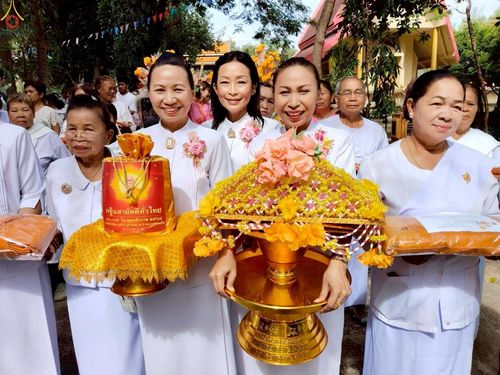 ภาพ No.270116:วันที่ 26 ตุลาคม พ.ศ. 2568 พิธีทอดกฐินสามัคคีทั่วไทย ณ วัดสระเกษ ต.หนองแวง อ.สมเด็จ จ.กาฬสินธุ์ โดยคณะศิษยานุศิษย์ บูชาธรรม 81 ปี หลวงพ่อธัมมชโย