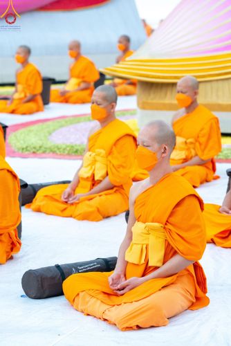 ภาพ No.110777:พระธรรมยาตราร่วมปฏิบัติธรรม และถ่ายภาพหมู่ประวัติศาสตร์ ในโครงการธรรมยาตรากตัญญูบูชา มหาปูชนียาจารย์ พระมงคลเทพมุนี(สด จนฺทสโร) พระผู้ปราบมาร อนุสรณ์สถาน 7 แห่ง ปีที่ 12 วันที่ 12 มกราคม พ.ศ. 2567 ณ วัดสองพี่น้อง จ.สุพรรณบุรี