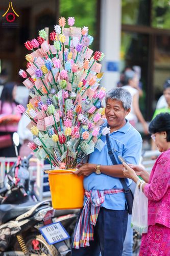 ภาพ No.173947:พิธีทอดกฐิน ณ วัดสุดสวาสดิ์ ต.บ้านคลอง อ.เมือง จ.พิษณุโลก ในโครงการกฐินสามัคคีทั่วไทย 30,000 วัด บูชาธรรม 80 ปี หลวงพ่อธัมมชโย โดยคณะศิษยานุศิษย์วัดพระธรรมกาย วันที่ 9 พฤศจิกายน พ.ศ. 2567