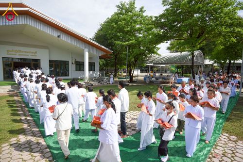 ภาพ No.225820:วันอาทิตย์ที่ 18 พฤษภาคม พ.ศ. 2568 ศูนย์ปฏิบัติธรรมสระบุรี ได้จัดพิธีทอดผ้าป่าฟื้นฟูพระพุทธศาสนา และพิธีมอบใบประกาศนียบัตรเชิดชูเกียรติผู้นำรถ ที่ทำหน้าที่จัดรถเพื่อพาสาธุชนไปร่วมงานวันที่ 22 เมษายน ที่ผ่านมา