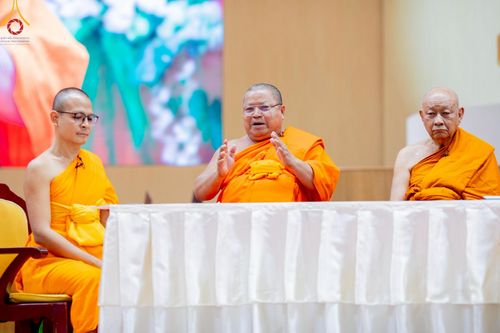 ภาพ No.219497:วันอังคารที่ 22 เมษายน พ.ศ. 2568 สัมมนาสงฆ์ เพื่อความมั่นคงและความเจริญรุ่งเรืองแห่งพระพุทธศาสนา  เนื่องในวันคุ้มครองโลก พิธีถวายมหาสังฆทานแด่คณะสงฆ์ 40,000 กว่าวัดทั่วประเทศ ณ วัดพระธรรมกาย จ.ปทุมธานี
