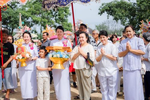 ภาพ No.170169:พิธีทอดกฐิน ณ วัดผาสุการาม อ.บางเลน จ.นครปฐม ในโครงการกฐินสามัคคีทั่วไทย 30,000 วัด บูชาธรรม 80 ปี หลวงพ่อธัมมชโย โดยคณะศิษยานุศิษย์วัดพระธรรมกาย วันที่ 26 ตุลาคม พ.ศ. 2567