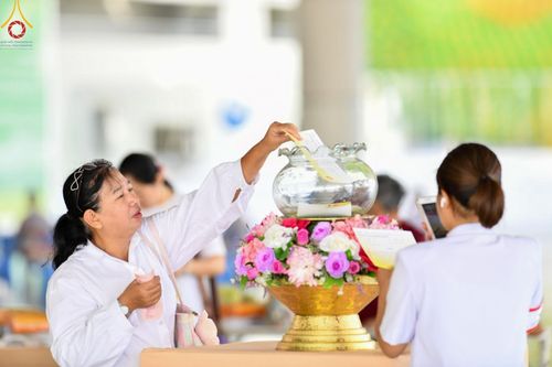 ภาพ No.211031:วันพฤหัสบดีที่ 13 มีนาคม พ.ศ. 2568  กิจกรรมวันพระ ขึ้น 15 ค่ำ เดือน 4 พิธีบุพเปตพลี ครั้งที่ 160 และ พิธีฉลองชัยสวดธัมจักรกัปปวัตนสูตร ครบ 7,196,000,000 จบ ณ วัดพระธรรมกาย