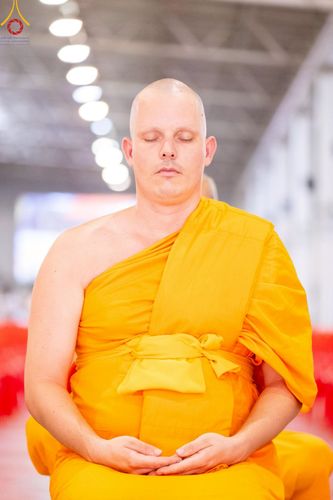 ภาพ No.219363:วันอังคารที่ 22 เมษายน พ.ศ. 2568 พิธีมอบปัจจัยช่วยเหลือครู 4 จังหวัดชายแดนภาคใต้ , พิธีกล่าวคำถวายอุปกรณ์ เพื่อเตรียมการต้อนรับคณะสงฆ์ฯ , พิธีกล่าวคำถวายภัตตาหารเป็นสังฆทาน , คณะสงฆ์ฉันภัตตาหารเพล  เนื่องในวันคุ้มครองโลก พิธีถวายมหาสังฆทานแด่คณะสงฆ์