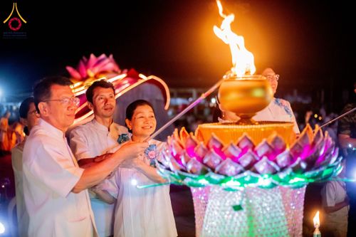 ภาพ No.211685:วันอาทิตย์ที่ 16 มีนาคม พ.ศ. 2568 พิธีจุดประทีปถวายเป็นพุทธบูชา ฉลองปทุมเจดีย์ (เจดีย์พระพุทธเจ้า 5 พระองค์) ณ ศูนย์อบรมเยาวชนปัตตานี