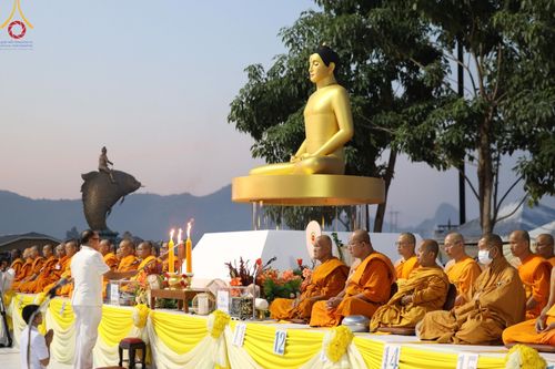 ภาพ No.184680:พิธีตักบาตรพระ 10,000 รูป ครั้งที่ 3 เนื่องในโอกาส 193 ปี จังหวัดกาญจนบุรี อุทิศส่วนกุศลให้แด่บรรพชน และเพื่อช่วยเหลือผู้ประสบภัยพิบัติต่างๆ วันเสาร์ที่ 21 ธันวาคม พ.ศ. 2567