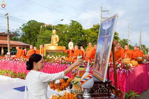 ภาพ No.229810:วันพฤหัสบดีที่ 26 มิถุนายน พ.ศ. 2568 พิธีตักบาตรพระ 1,165 รูป ฉลองก่อตั้งเมืองวานรนิวาส ครบรอบ 164 ปี ณ ถนนวานรนิวาส-อากาศอำนวย อ.วานรนิวาส จ.สกลนคร