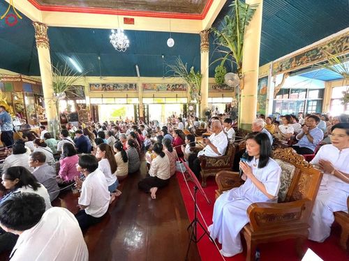 ภาพ No.166909:พิธีทอดกฐิน ณ วัดมะเกลือ ต.คลองโยง อ.พุทธมณฑล จ.นครปฐม ในโครงการกฐินสามัคคีทั่วไทย 30,000 วัด บูชาธรรม 80 ปี หลวงพ่อธัมมชโย โดยคณะศิษยานุศิษย์วัดพระธรรมกาย วันที่ 20 ตุลาคม พ.ศ. 2567