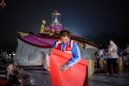 ภาพ No.301655:ภาพเบื้องหลังอาสาสมัครรวมใจ ชุดที่ 4 ในโครงการธรรมยาตรา กตัญญูบูชา มหาปูชนียาจารย์ พระมงคลเทพมุนี(สด จนฺทสโร) พระผู้ปราบมาร อนุสรณ์สถาน 7 แห่ง ปีที่ 14