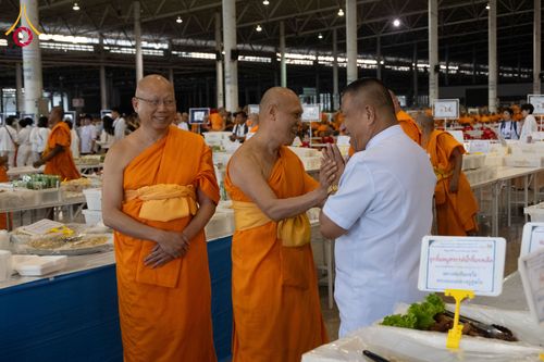 ภาพ No.287315:วันที่ 3 มกราคม พ.ศ.2569 พิธีถวายภัตตาหารเป็นสังฆทาน แด่พระธรรมยาตรา ณ วัดพระธรรมกาย  จังหวัดปทุมธานี ในโครงการธรรมยาตรา กตัญญูบูชา มหาปูชนียาจารย์ พระมงคลเทพมุนี(สด จนฺทสโร) พระผู้ปราบมาร อนุสรณ์สถาน 7 แห่ง ปีที่ 14