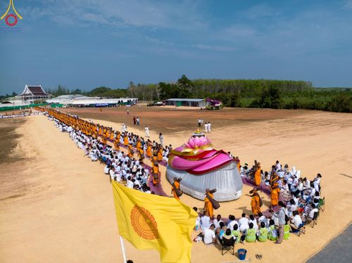 ภาพ No.129192:พระธรรมยาตราเดินธรรมยาตรา ณ ชุมชนรอบศูนย์ปฏิบัติธรรมภาคใต้ อ.บางกล่ำ จ.สงขลา วันที่ 10 มีนาคม พ.ศ. 2567